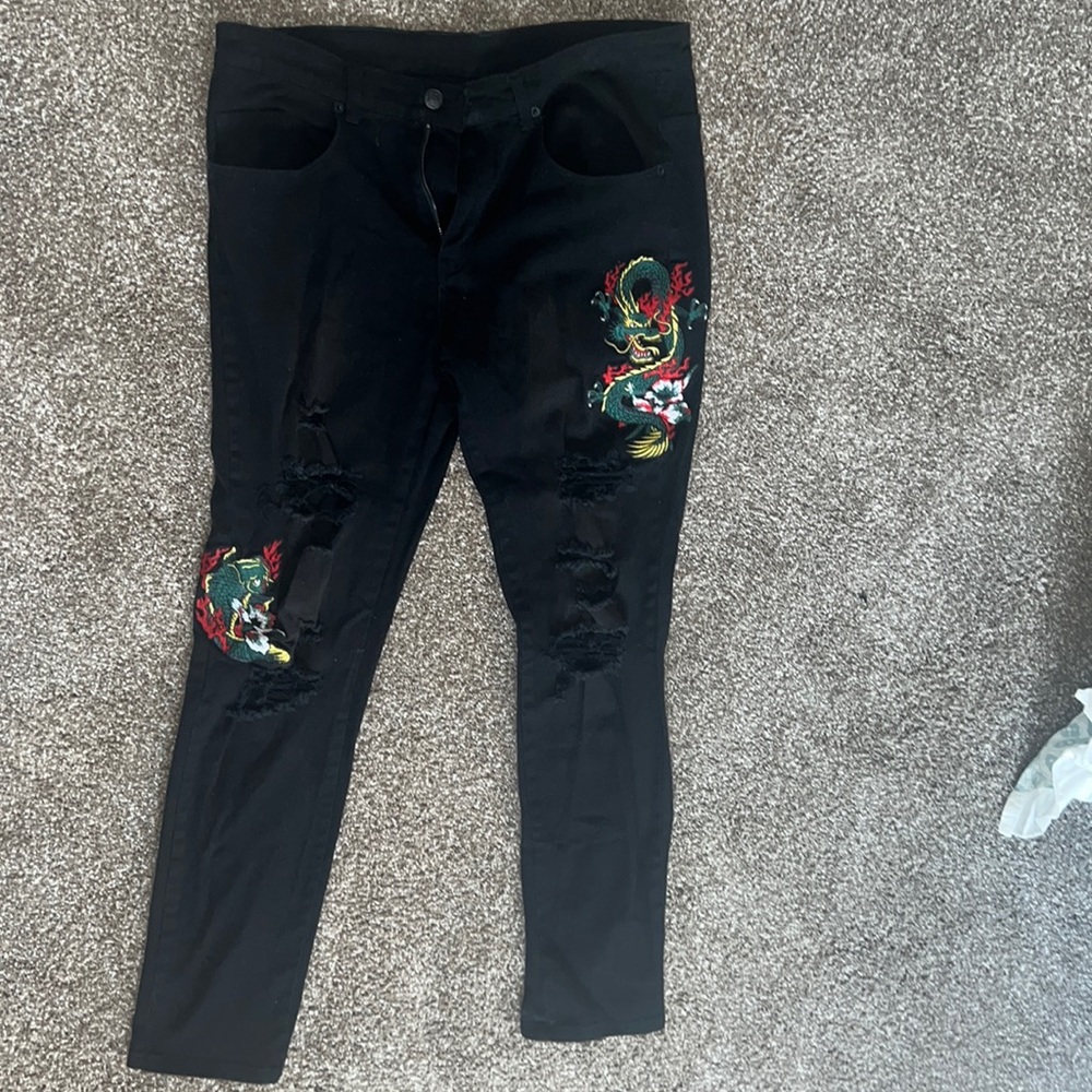 Y& R  distressed Jeans sz 34